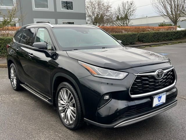 2022 Toyota Highlander Platinum's photo