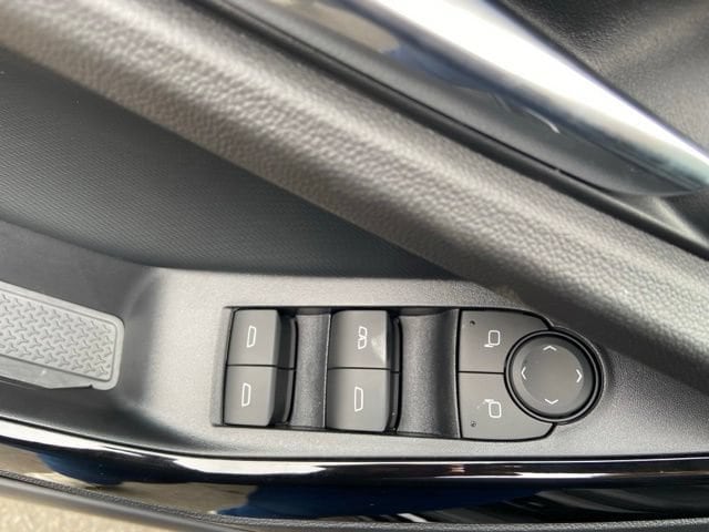2027 Chevrolet Equinox LT - Photo 19