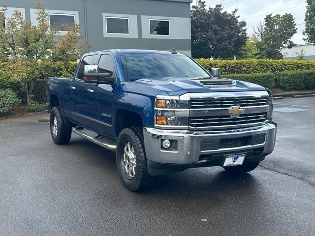 2017 Chevrolet Silverado 2500 HD Truck Crew Cab 