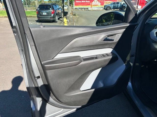 2027 Chevrolet Bolt RS - Photo 14