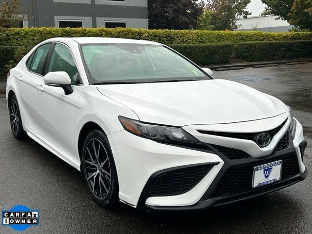 2023 Toyota Camry SE's photo