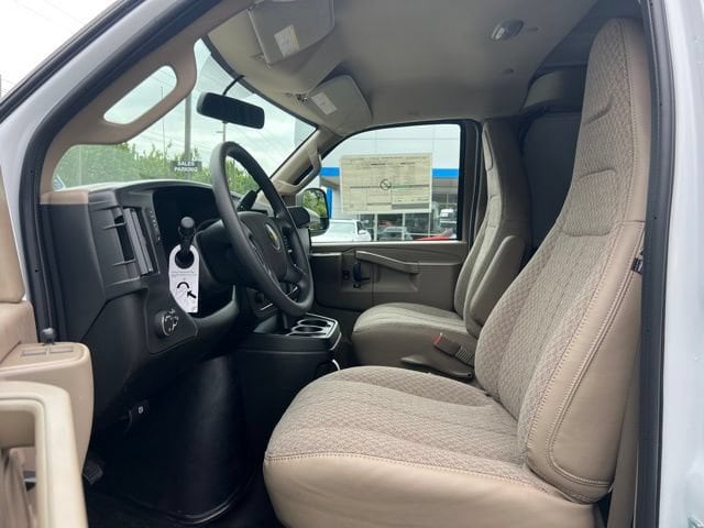 2026 Chevrolet Express Cargo Work Van - Photo 15