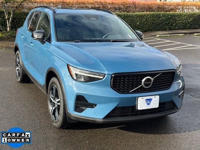 2024 Volvo XC40 Core's photo