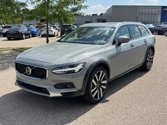 2025 Volvo V90 Cross Country B6 Wagon