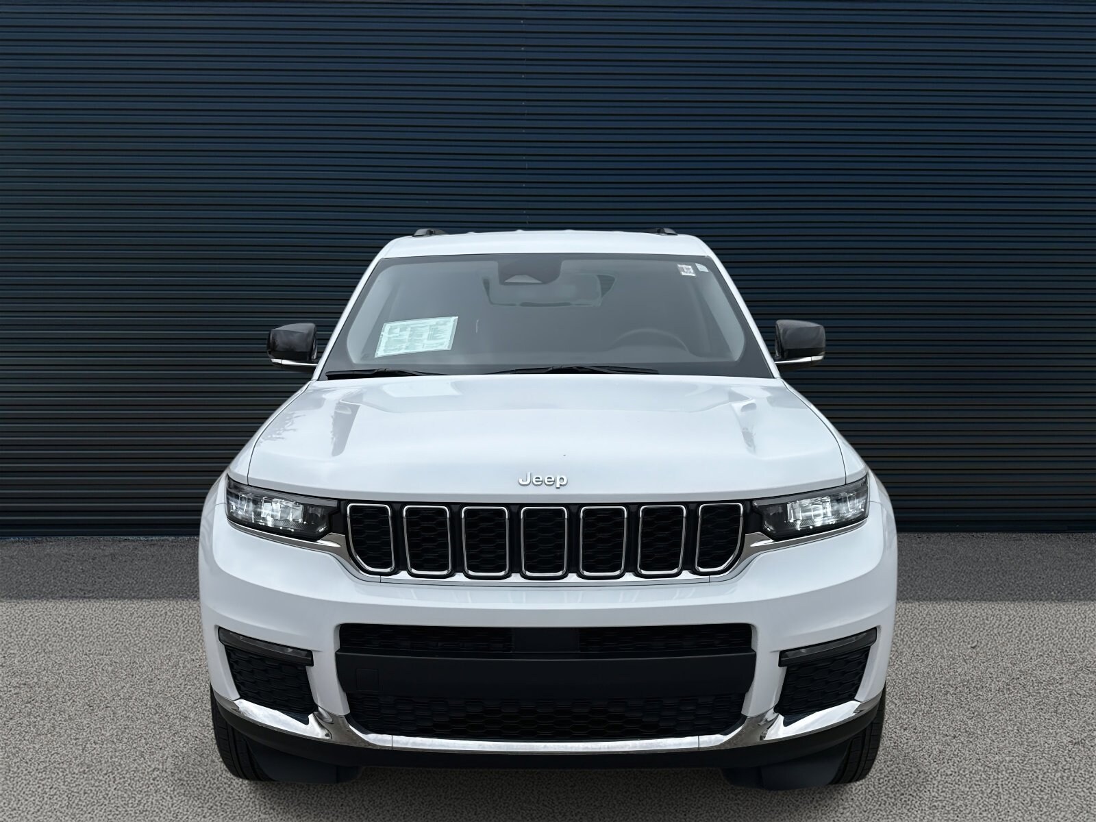 2022 Jeep Grand Cherokee Limited photo 2