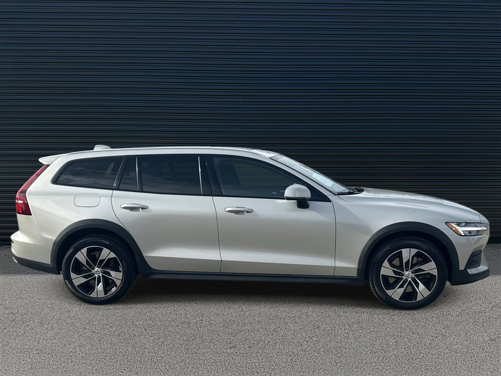 2020 Volvo V60 Cross Country T5 photo 4