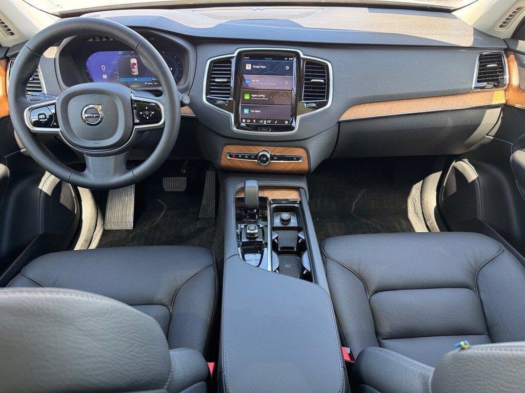 2025 Volvo XC90 Plus photo 3