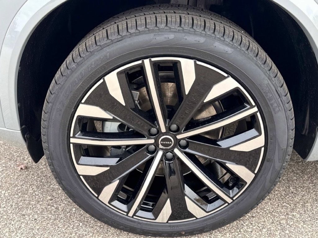 2026 Volvo XC90 Plus - Photo 10