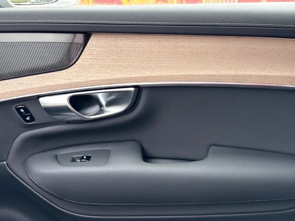 2026 Volvo XC90 Plus - Photo 20