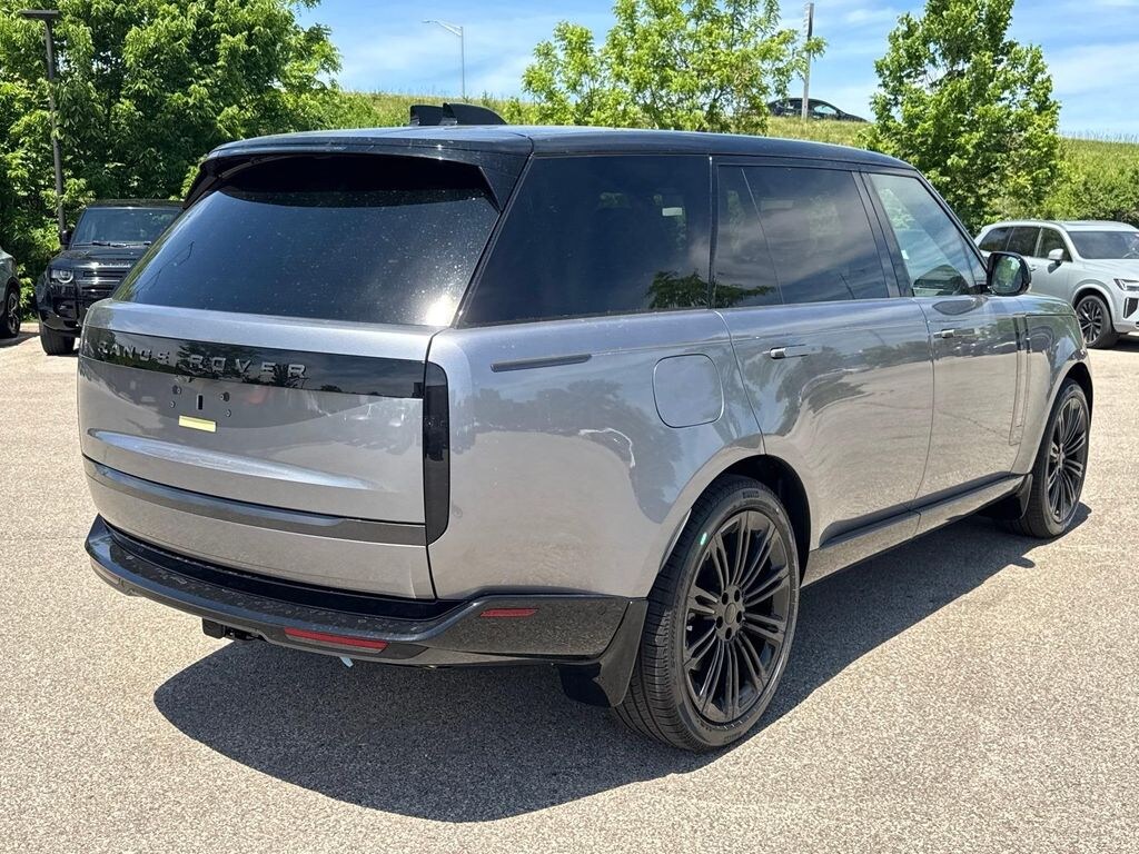 New 2026 Land Rover Range Rover SE LWB 7-Seats / V8 SUV