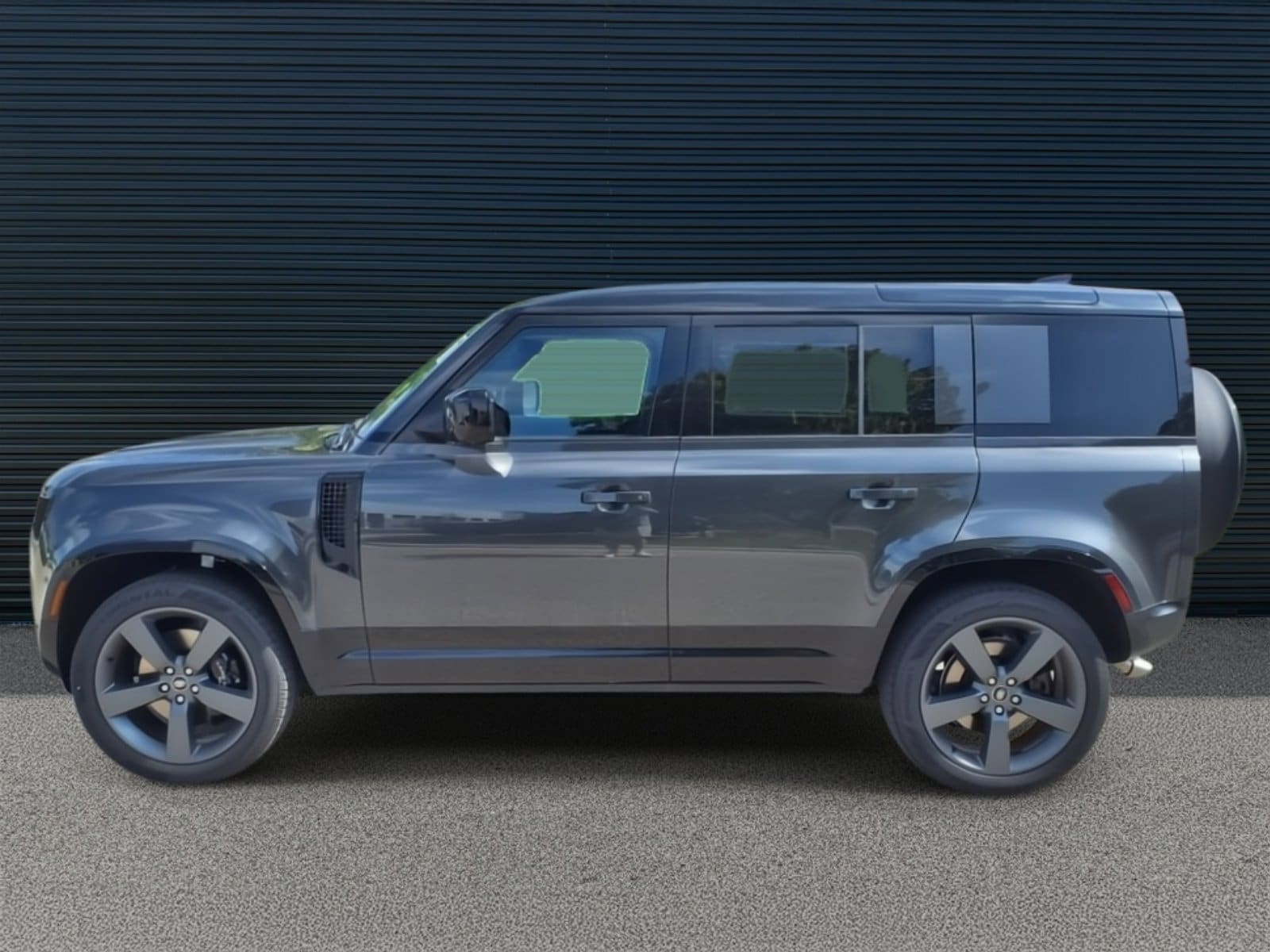 2025 Land Rover Defender V8 - Photo 2