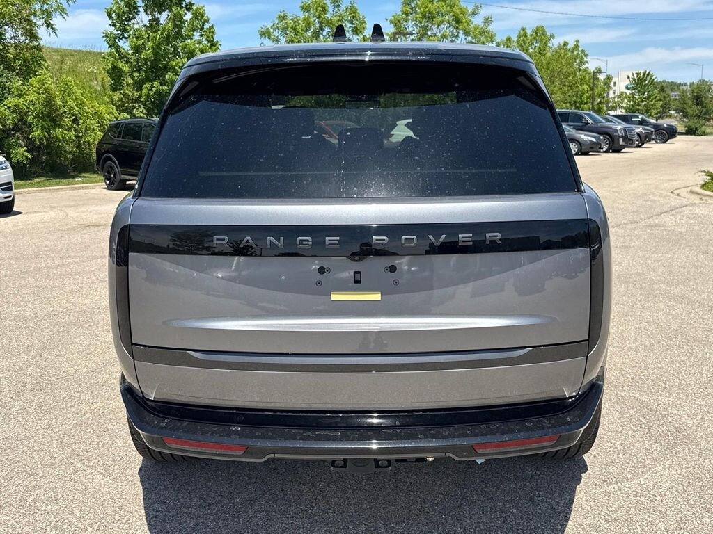 New 2026 Land Rover Range Rover SE LWB 7-Seats / V8 SUV