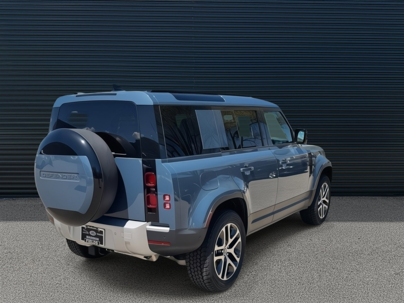 2025 Land Rover Defender 110 S photo 3