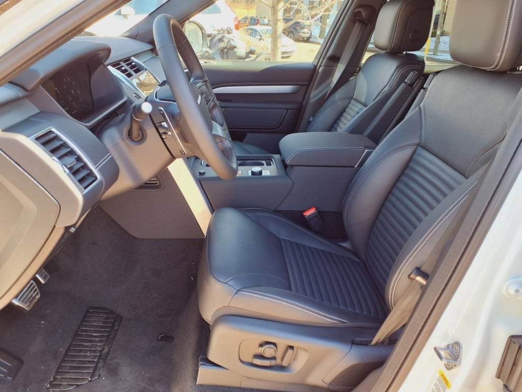 Used 2025 Land Rover Discovery Dynamic SE SUV