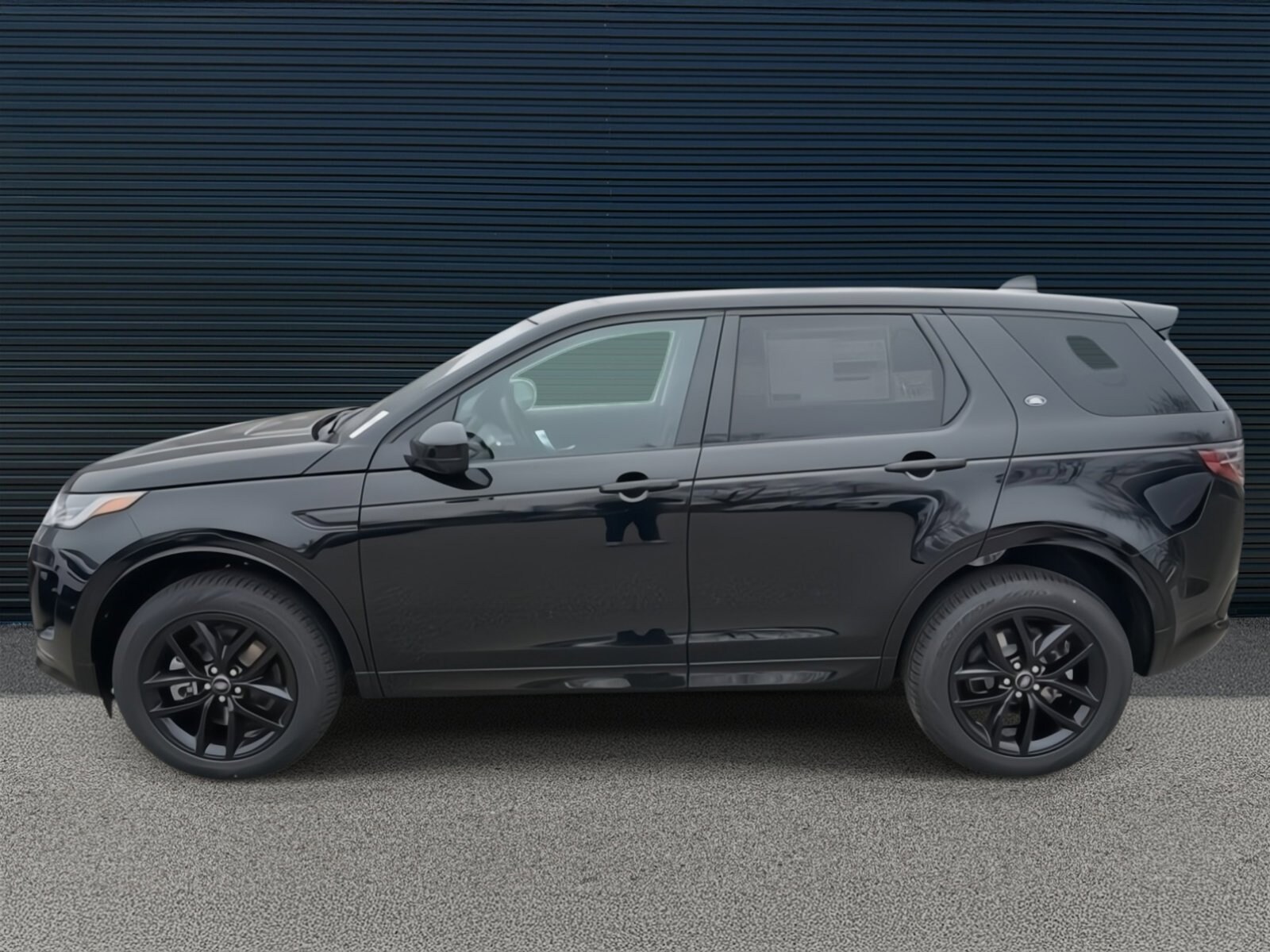 2025 Land Rover Discovery Sport S photo 2