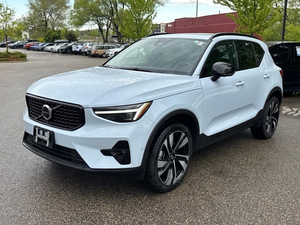 Used 2024 Volvo XC40 Ultimate SUV