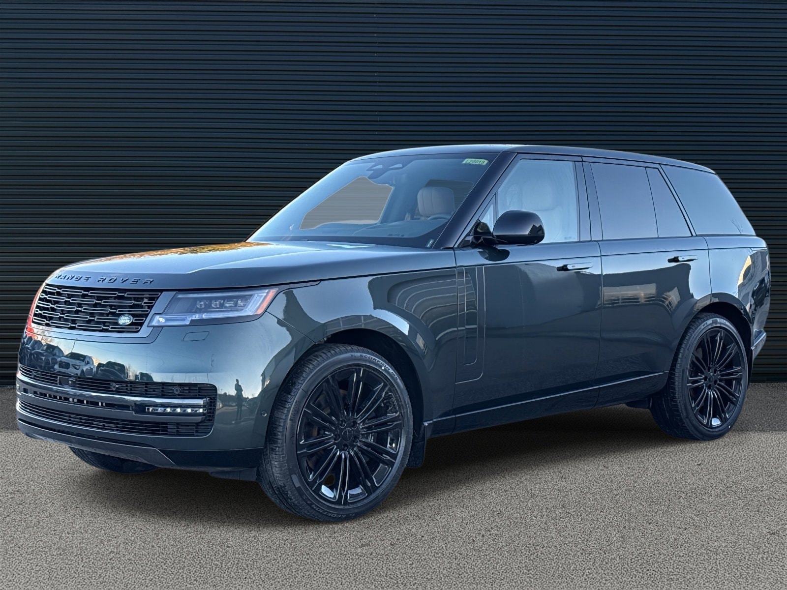 2026 Land Rover Range Rover SE's photo