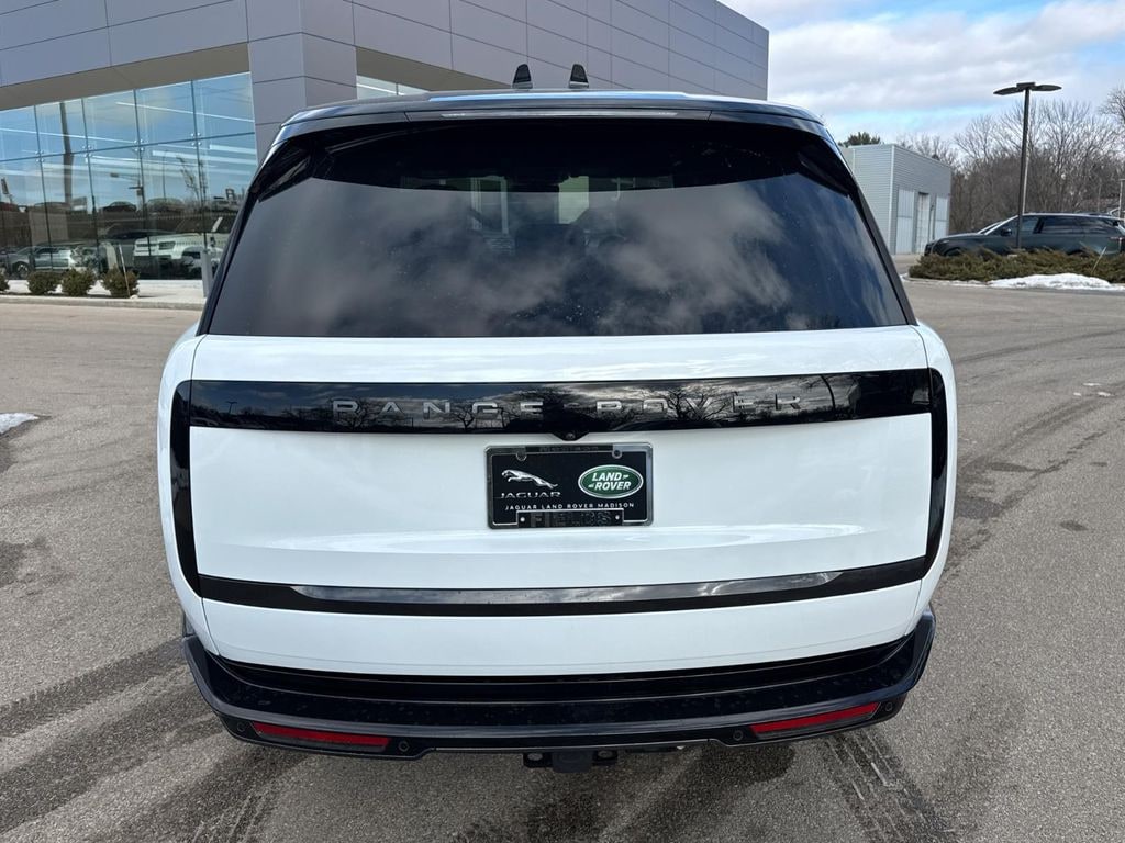 New 2025 Land Rover Range Rover SE SUV
