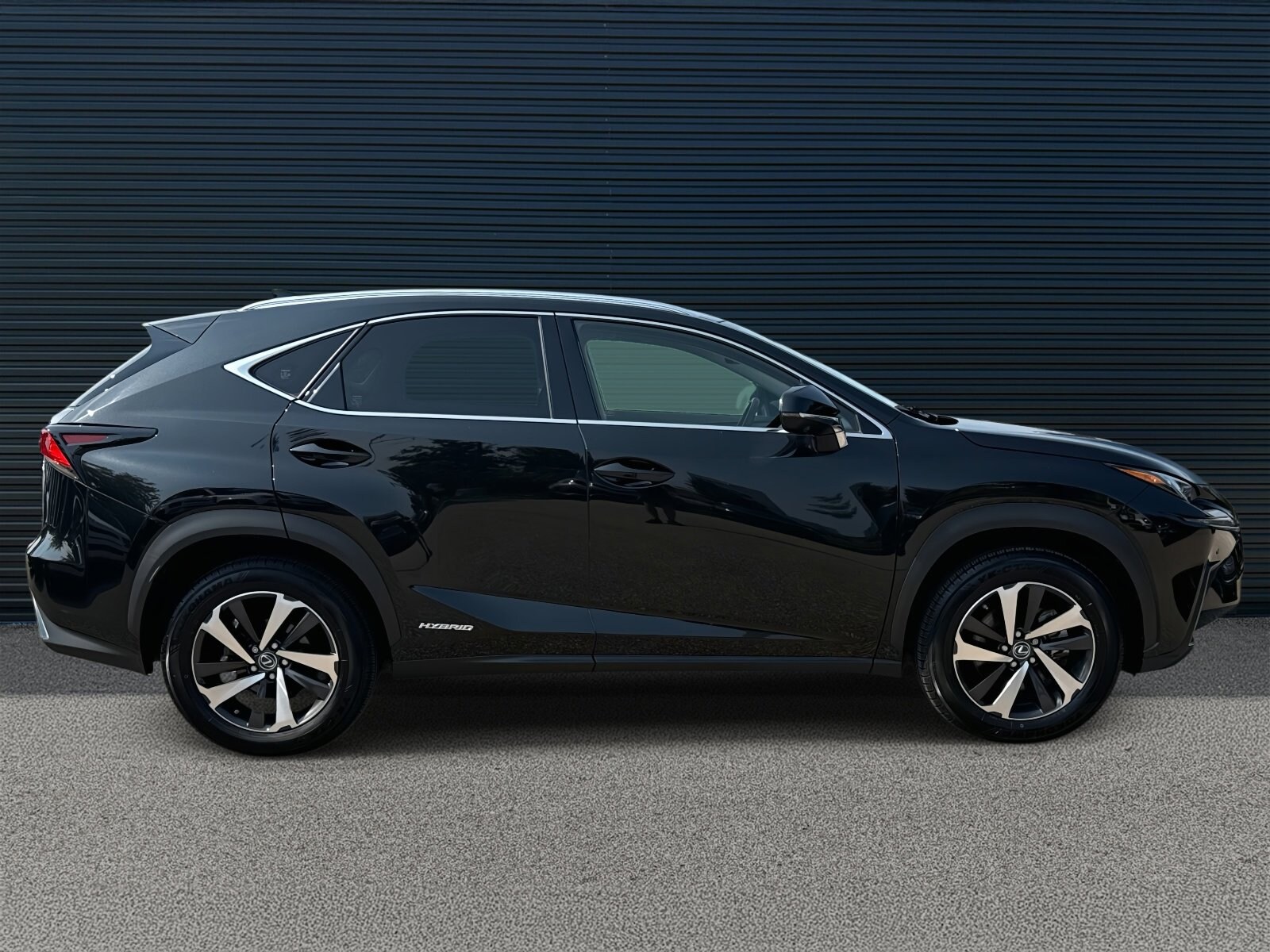 2020 Lexus NX 300h Premium photo 4