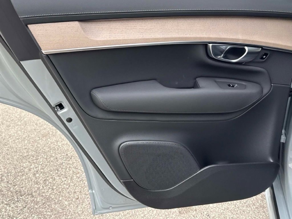 2026 Volvo XC90 Plus - Photo 11