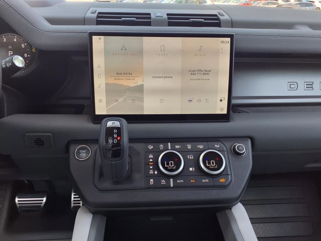 2025 Land Rover Defender V8 - Photo 9