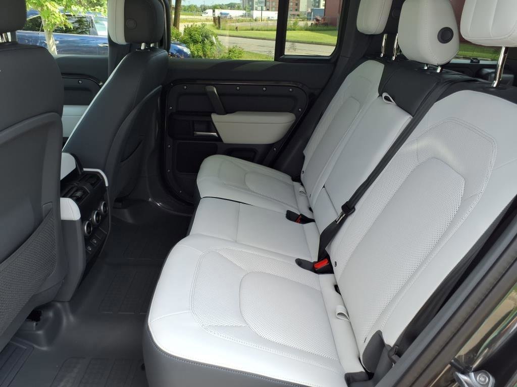 2025 Land Rover Defender V8 - Photo 7