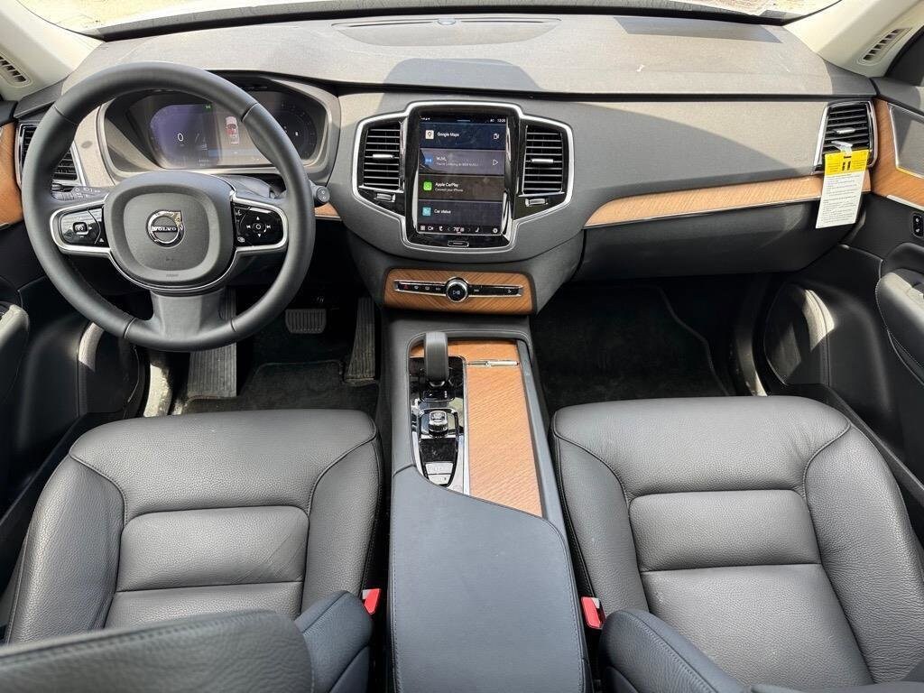 2025 Volvo XC90 Plus photo 3