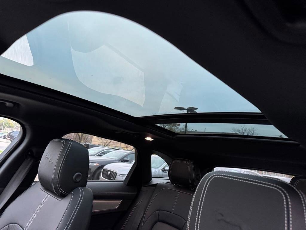 2025 Jaguar F-PACE P250 R-Dynamic S photo 4
