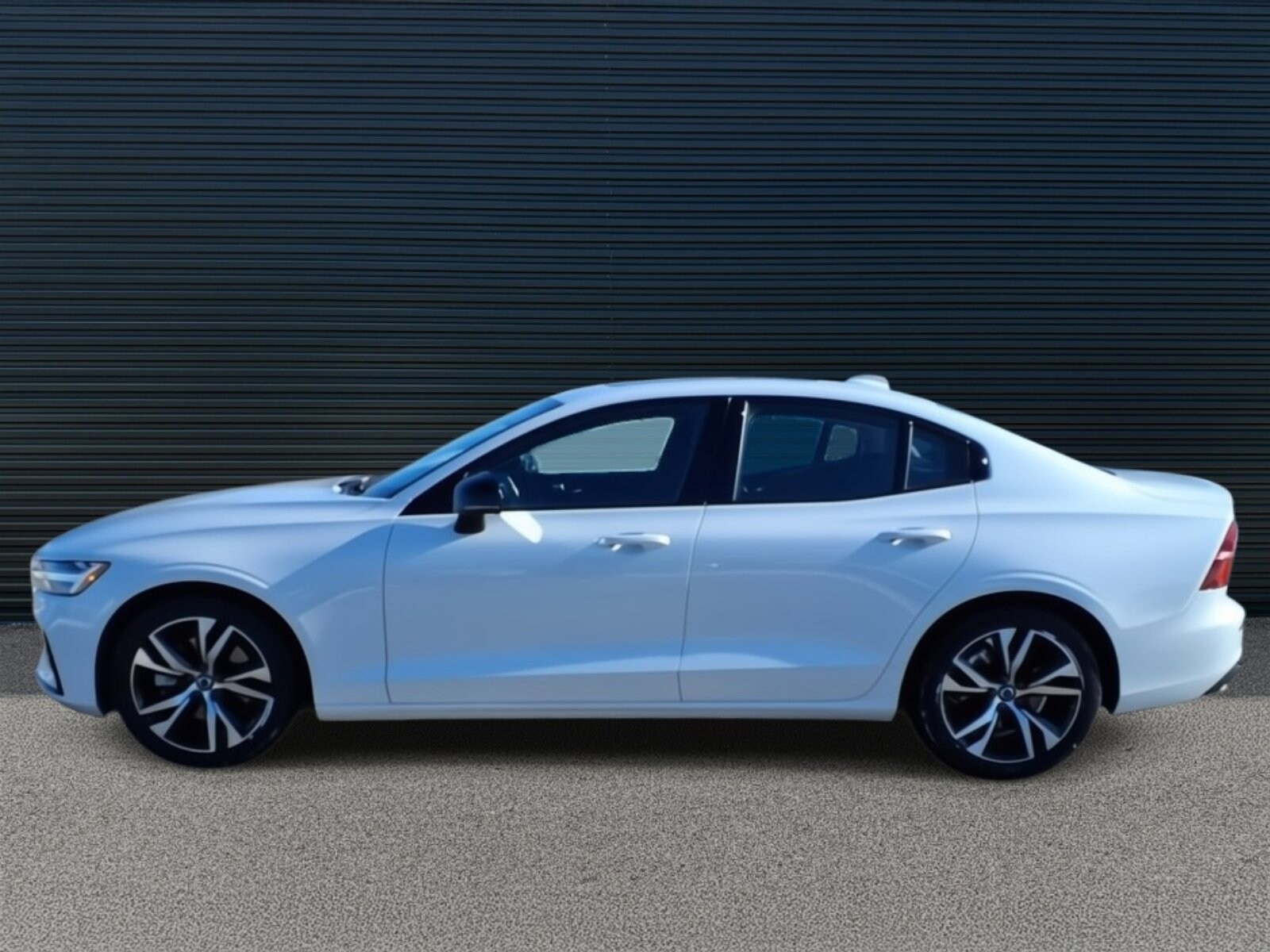 2025 Volvo S60 B5 Core photo 2