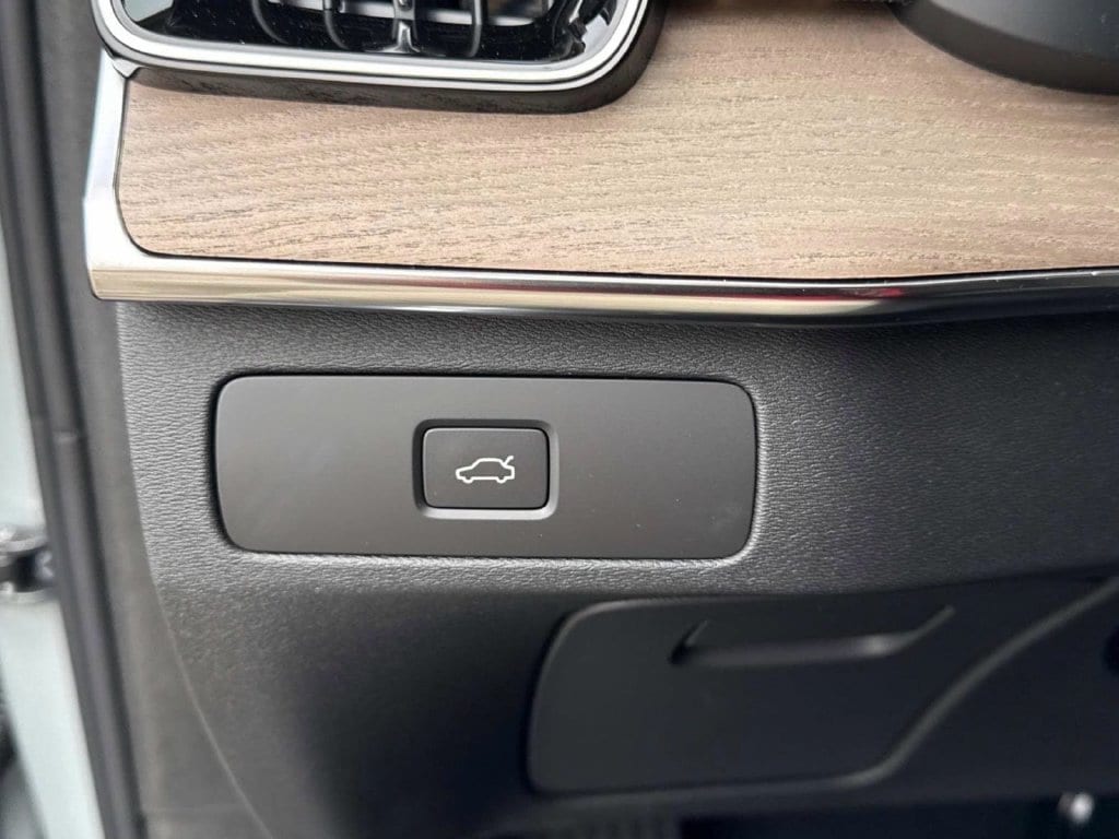 2026 Volvo XC90 Plus - Photo 27