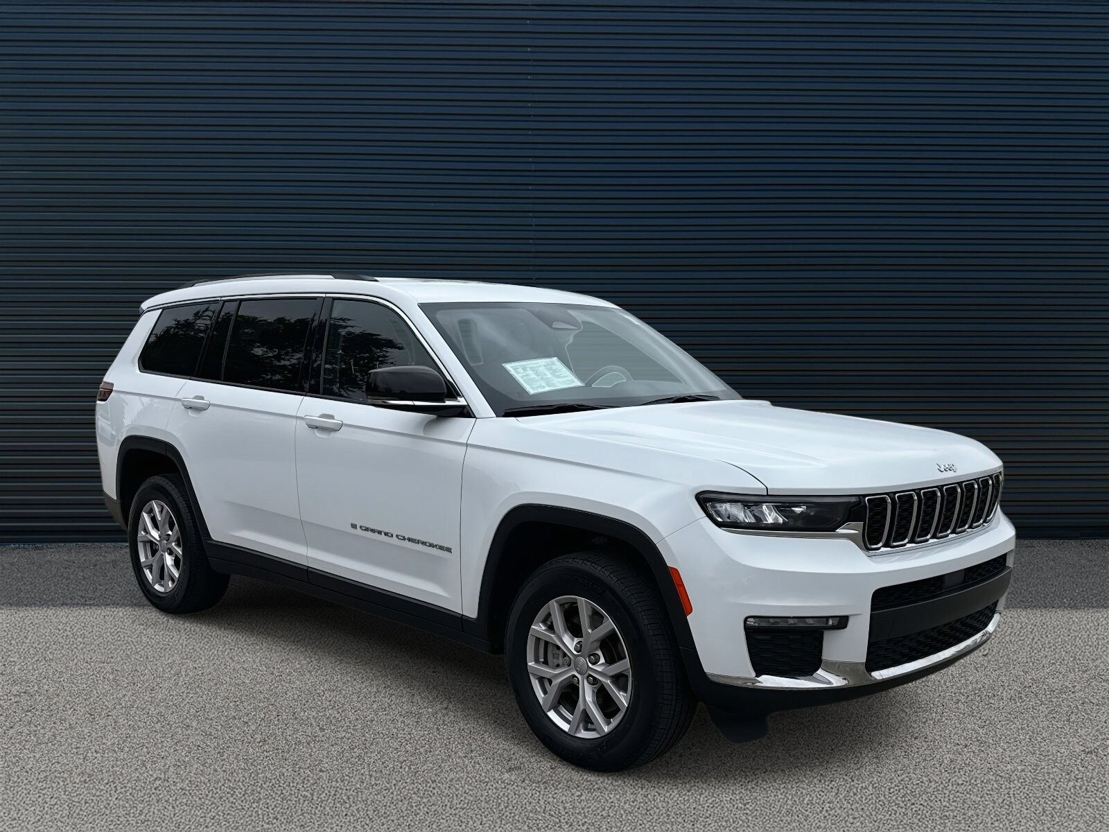 2022 Jeep Grand Cherokee Limited photo 3