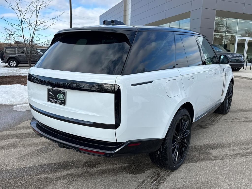 New 2025 Land Rover Range Rover SE SUV