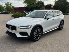 2025 Volvo V60 Cross Country B5 Ultra Wagon