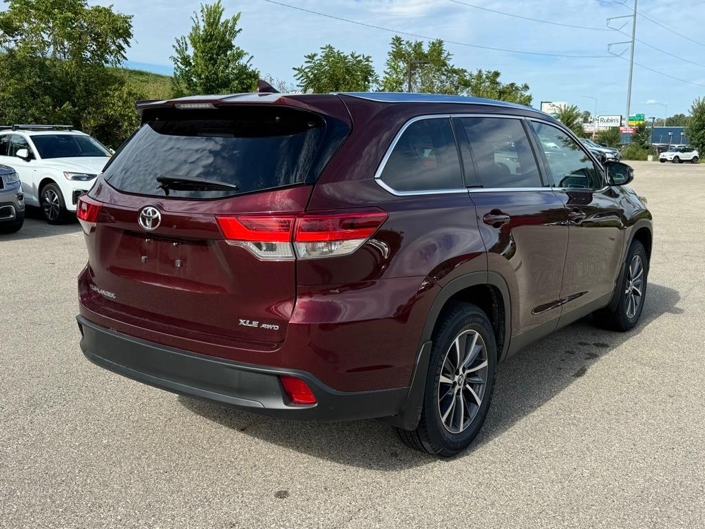 Used 2019 Toyota Highlander XLE with VIN 5TDJZRFH0KS983595 for sale in Madison, WI