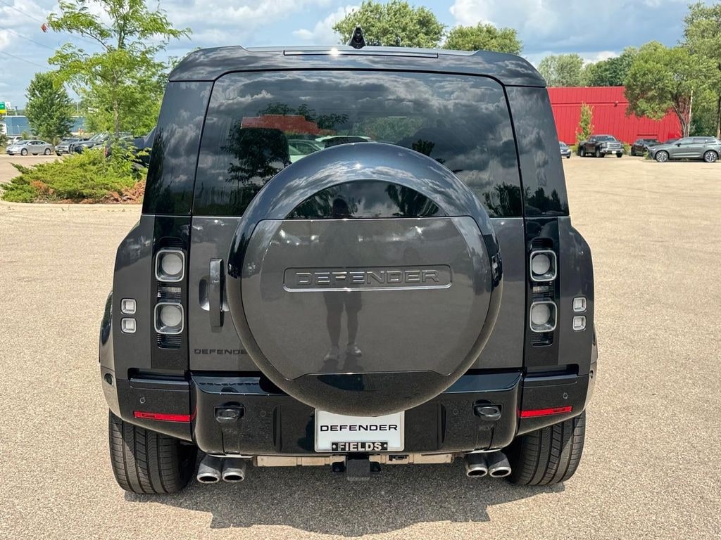 Used 2025 Land Rover Defender 110 V8 SUV