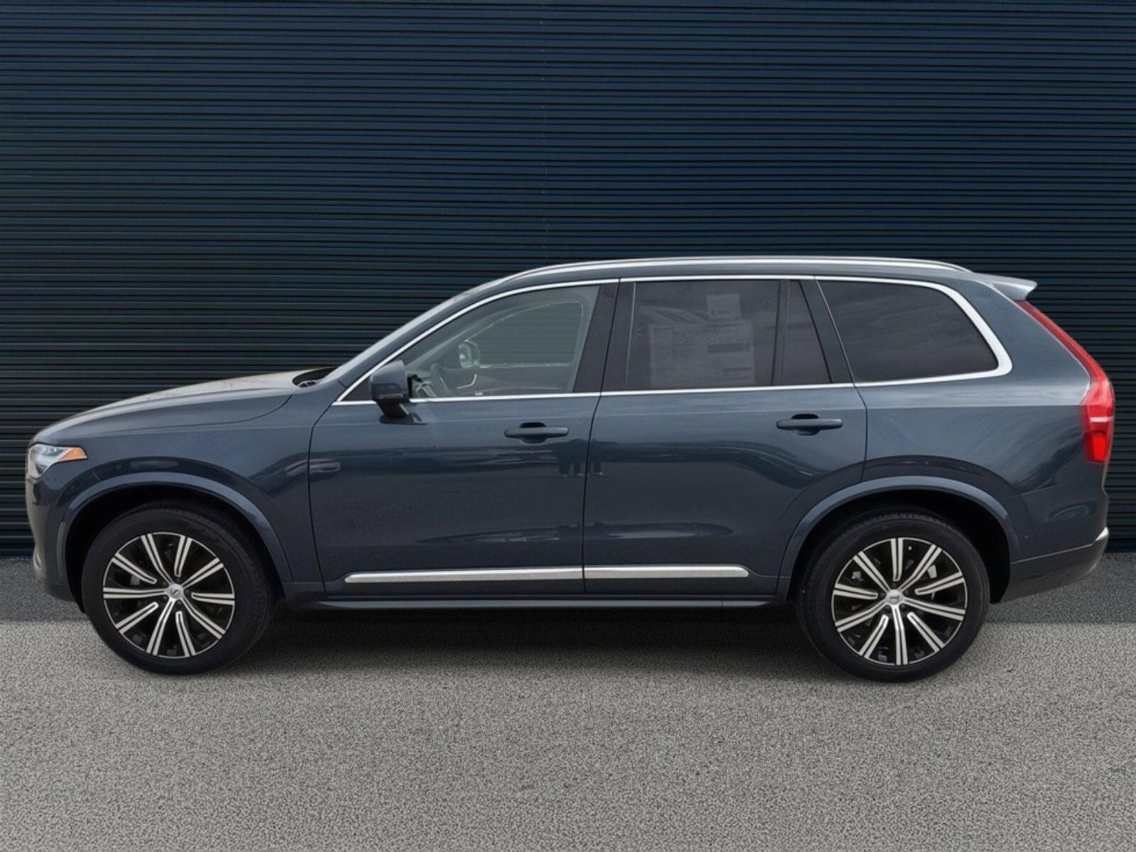 2025 Volvo XC90 Plus photo 2