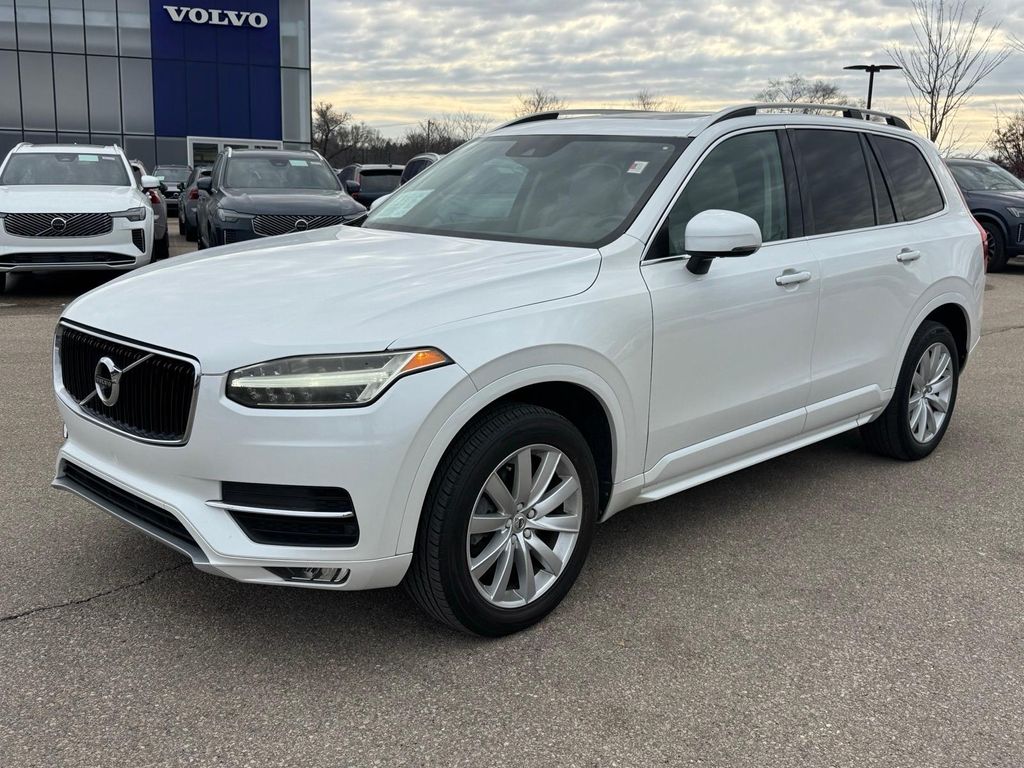 2017 Volvo XC90 T6 Momentum AWD