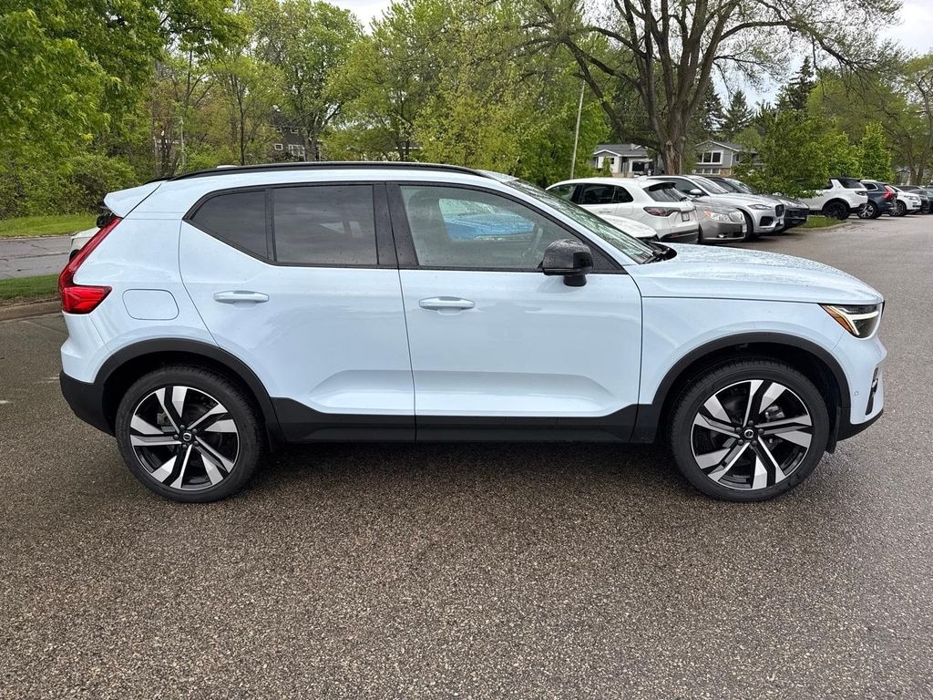 Used 2024 Volvo XC40 Ultimate SUV