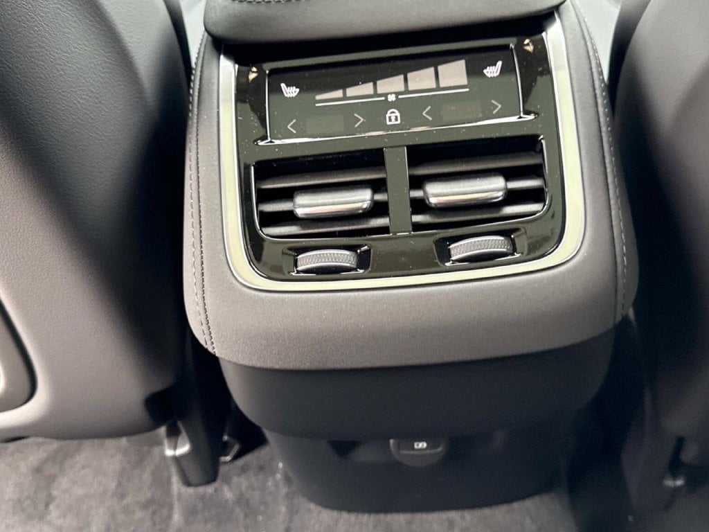 2026 Volvo XC90 Plus - Photo 14