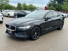 2020 Volvo S60 T6 Momentum Sedan