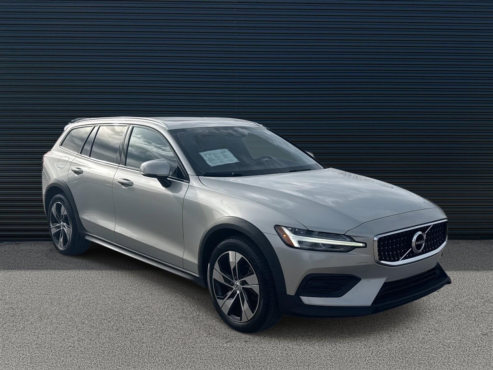 2020 Volvo V60 Cross Country T5 photo 3