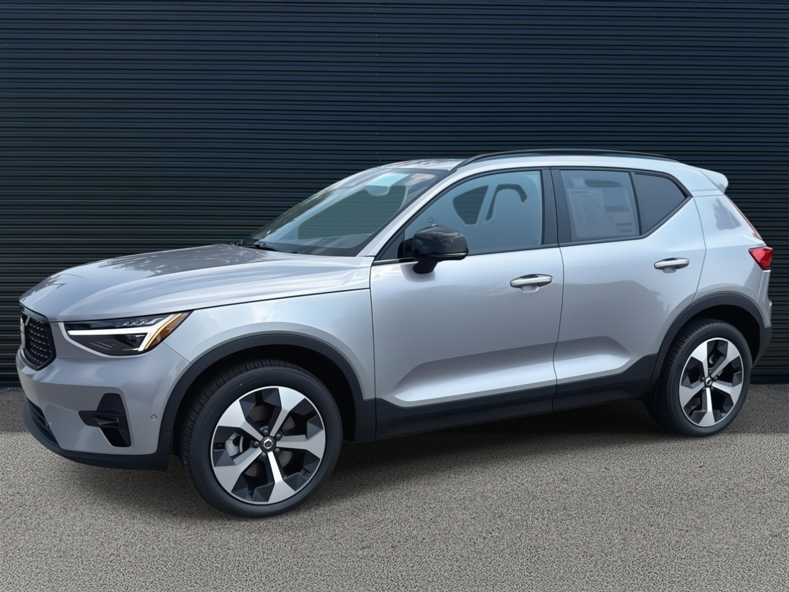2026 Volvo XC40 SUV 