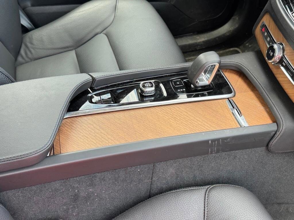 2025 Volvo XC90 Plus photo 2