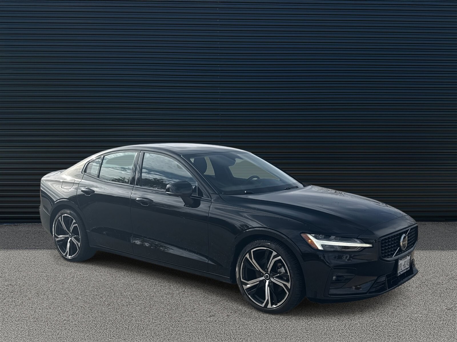 2024 Volvo S60 B5 Ultimate photo 3