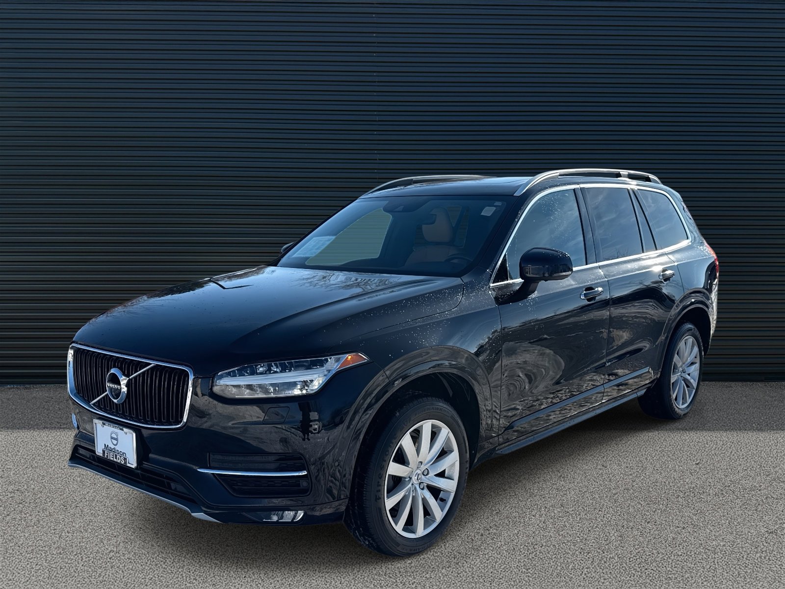 2018 Volvo XC90 Momentum's photo