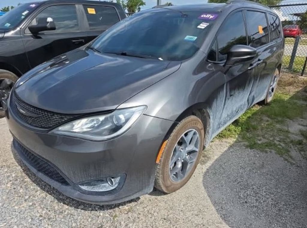 Used 2019 Chrysler Pacifica Limited Van Passenger Van