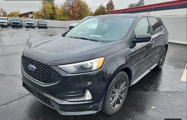 2023 Ford Edge ST photo 3