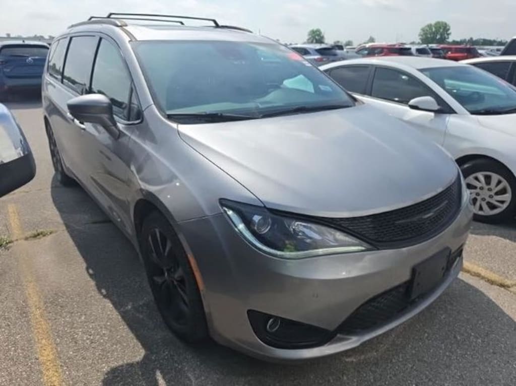 Used 2018 Chrysler Pacifica Limited Van