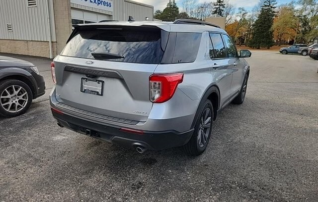 2023 Ford Explorer XLT photo 3