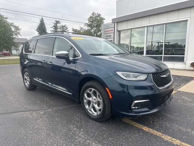 2022 Chrysler Pacifica Limited photo 3